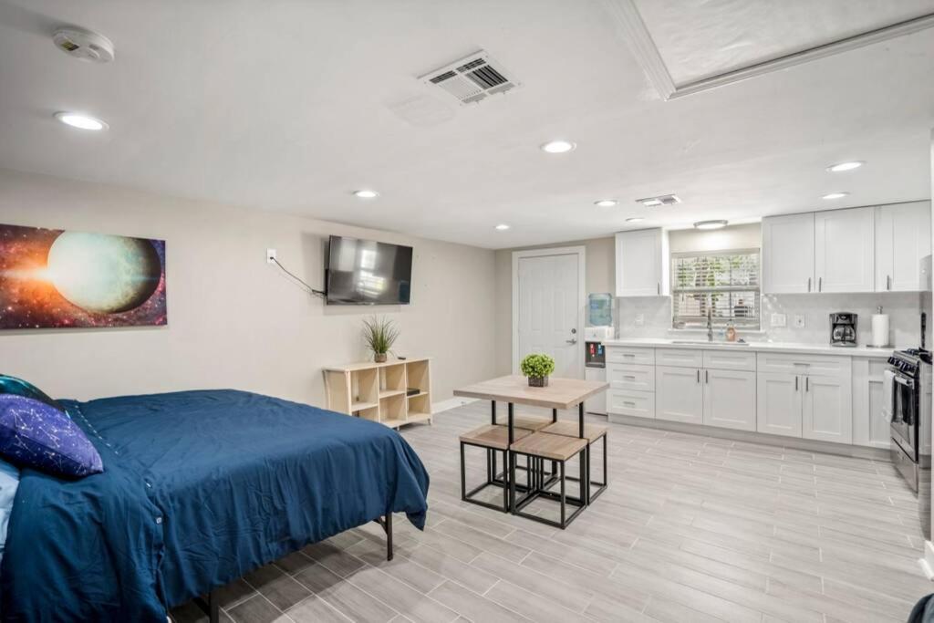 Cosmic Studio At North Downtown Villa Houston Buitenkant foto