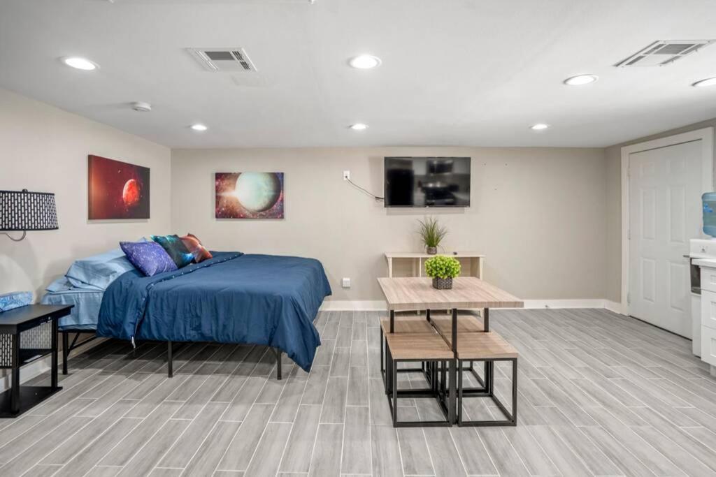 Cosmic Studio At North Downtown Villa Houston Buitenkant foto